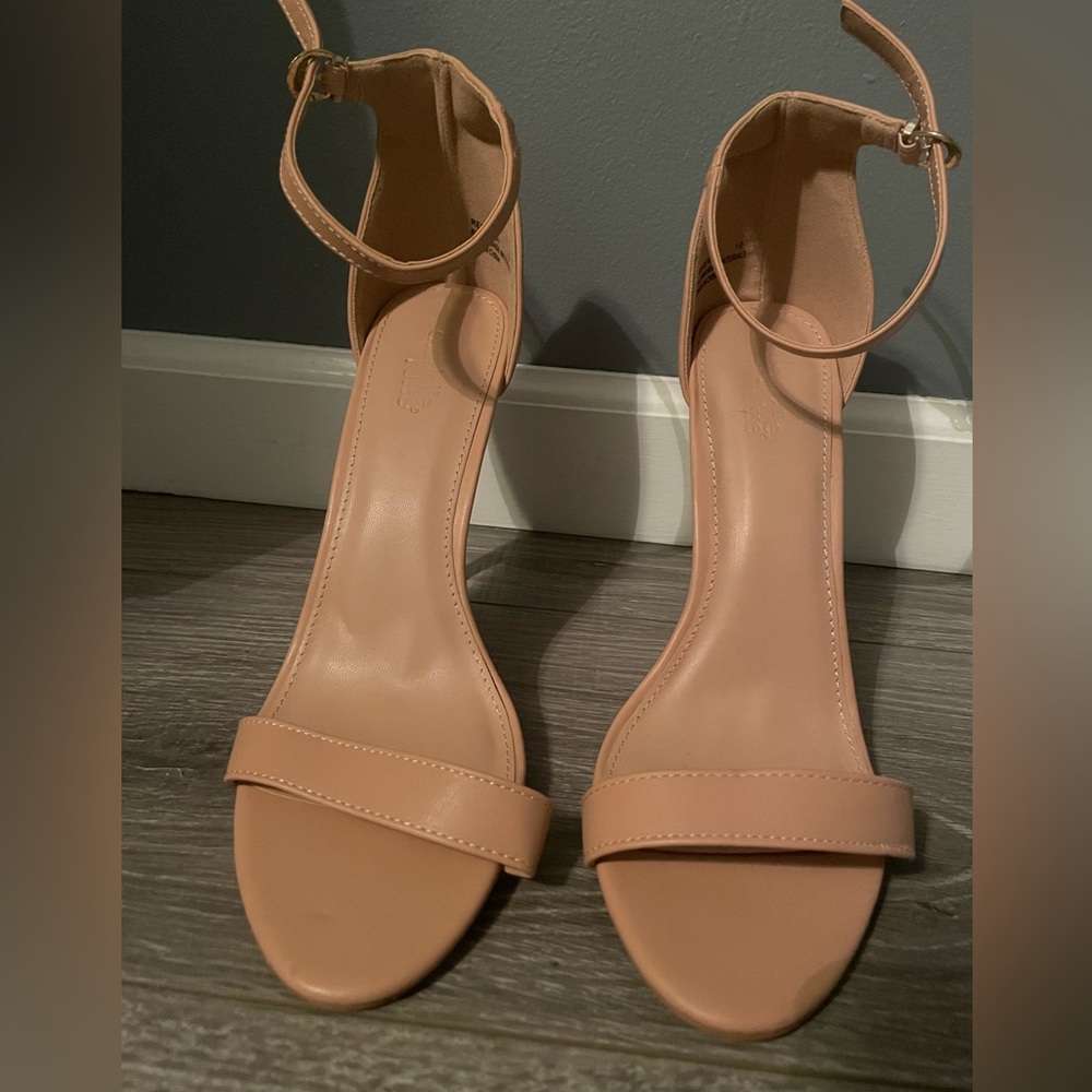 Nude single strap heel NEW